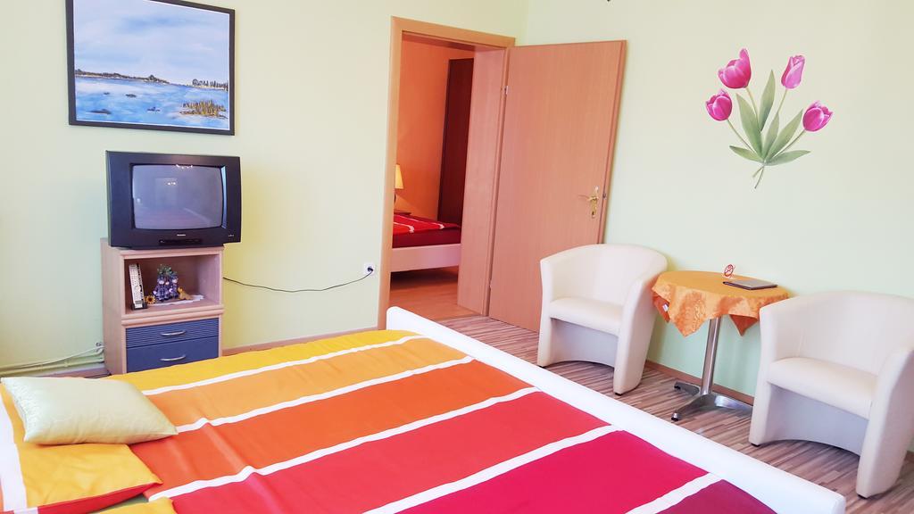 Gästezimmer Wurm Mönchhof Zimmer foto