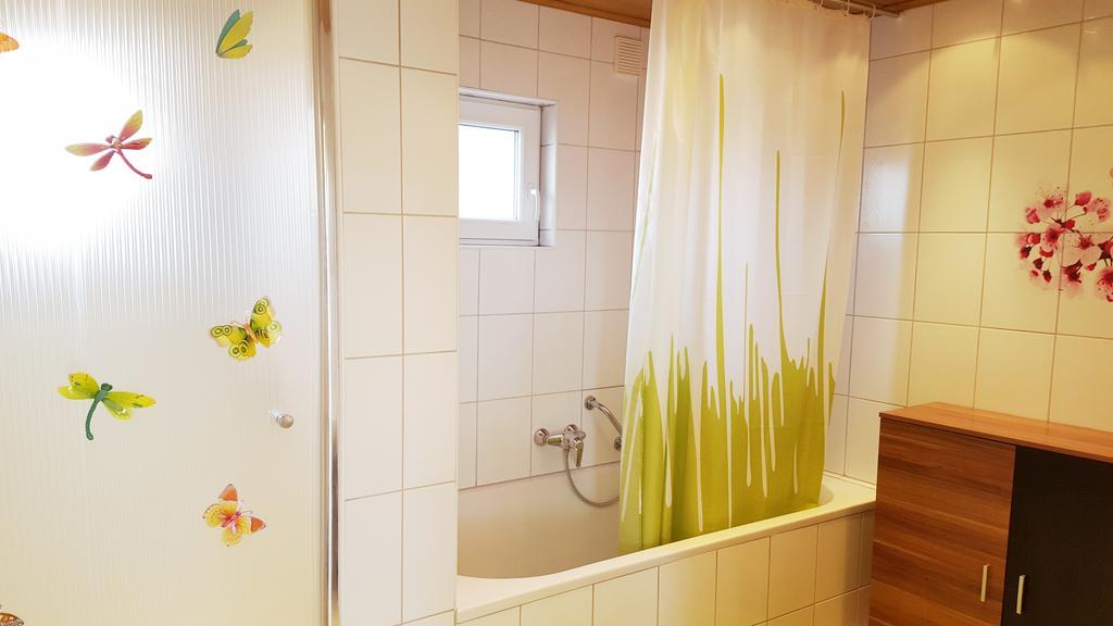 Gästezimmer Wurm Mönchhof Zimmer foto