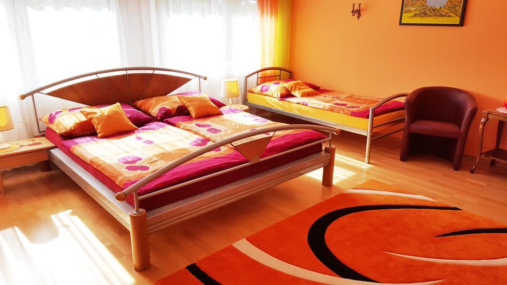 Gästezimmer Wurm Mönchhof Zimmer foto